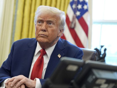 Tramp “Çin paradla ABŞ-a meydan oxuyur” mesajını RƏDD ETDİ