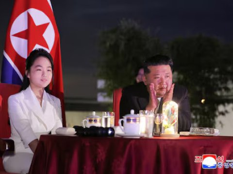 Kim Çen İn qızını öz yerinə HAZIRLAYIR