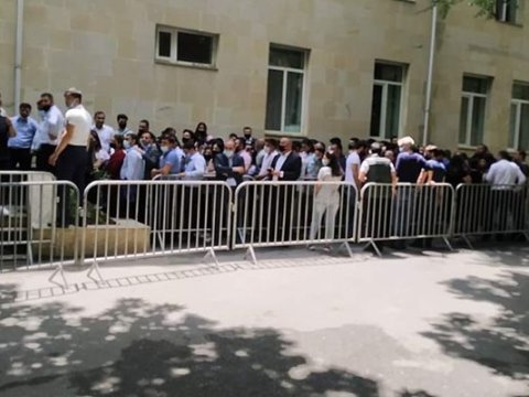 Poliklinikalarda sıxlıq yarandı - TƏBİB-dən reaksiya