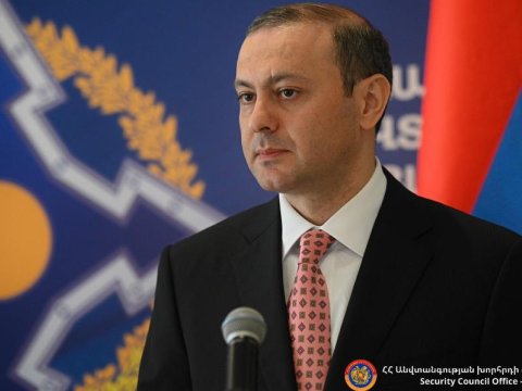 Qriqoryan Tehrandan sonra Parisə gedir