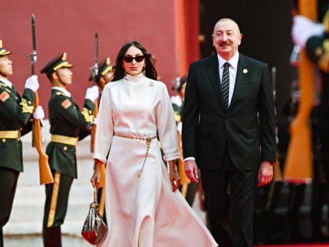 Prezident və birinci xanım hərbi paradda - FOTOLAR