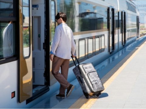 Dəmir yolu ilə daşınan sərnişinlərin sayı artıb