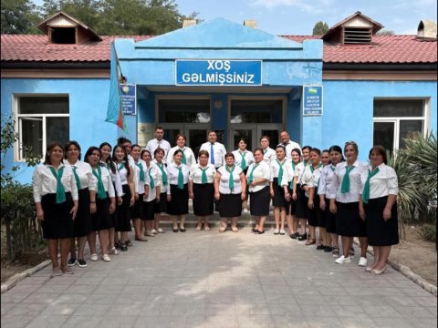 Məktəb müəllimləri vahid geyim formasına keçdi