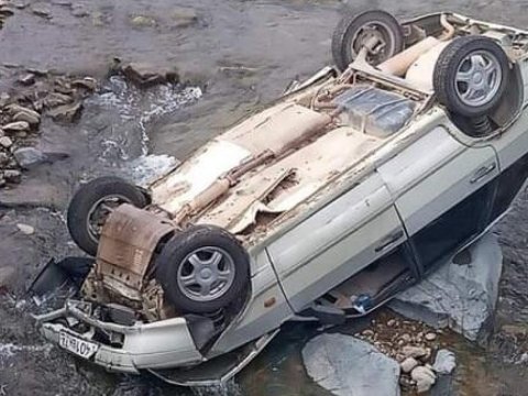 Şəmkirdə maşın körpüdən aşdı