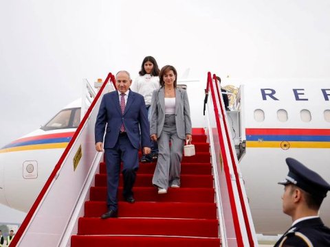 Paşinyan Çin və Yaponiya səfərinə kiçik qızını da aparıb - FOTOLAR