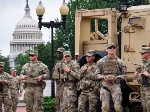 Onlar Trampı məhkəməyə verdi