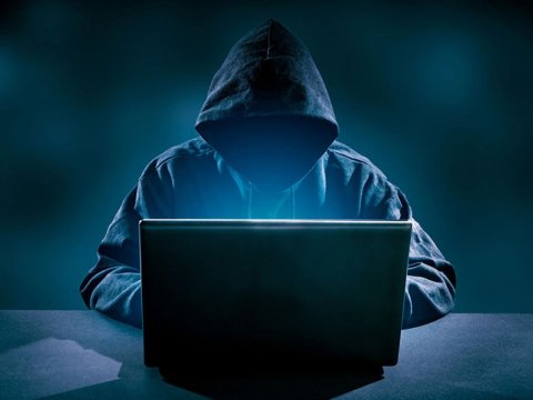 47 dövlət qurumunun 95 əməkdaşı hakerlərin hədəfi olub