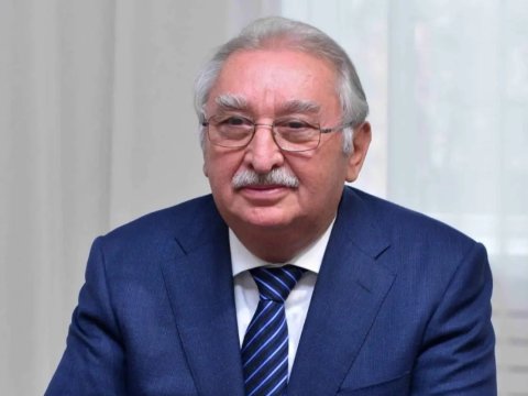 İşə çıxmıram, universiteti uşaqlar idarə edirlər - REKTOR