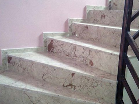 90 yaşlı qadın pilləkəndən yıxılaraq öldü