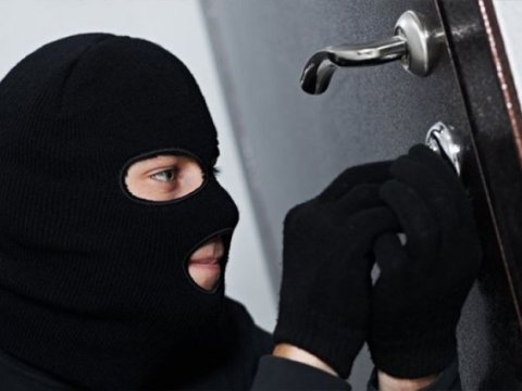 Bakıda reklam şirkətində OĞURLUQ