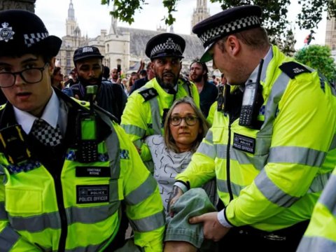 Londonda iğtişaşlar - Saxlanılanlar var