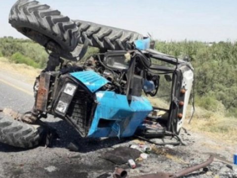 Laçında traktor dərəyə aşdı - Sürücü öldü