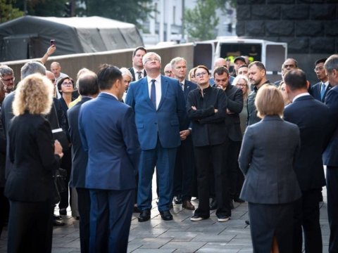 Азербайджанские дипломаты осмотрели в Киеве здания, пострадавшие от ударов России