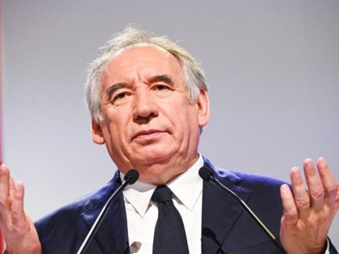 Кризис во Франции - Премьер-министр отправлен в отставку во второй раз за 9 месяцев