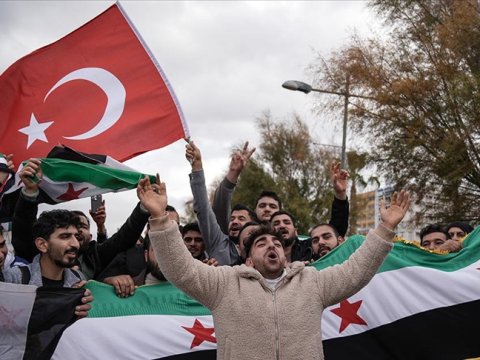 700 mindən artıq suriyalı Türkiyəni tərk edib