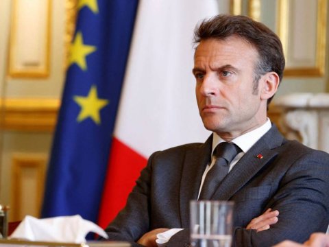 Makron dalana dirənib, istefa verə bilər