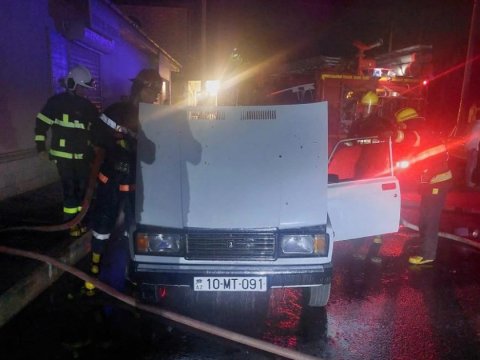 Şəmkirdə “VAZ 2107” yandı
