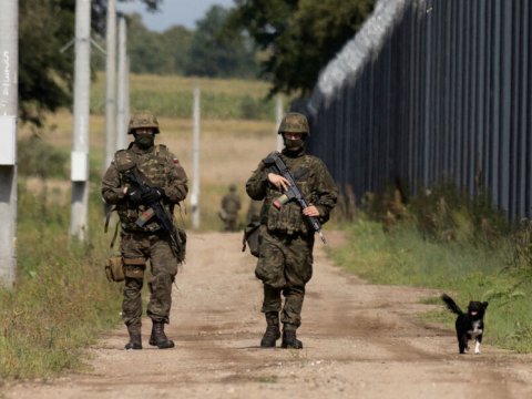 Polonya Belarus sınırına askeri teçhizat topluyor - GÖRÜNTÜLER