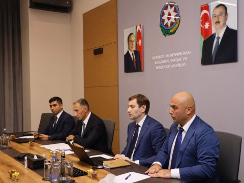 Rəşad Nəbiyev&nbsp;Kris Hevişlə müzakirələr apardı -&nbsp;FOTOLAR