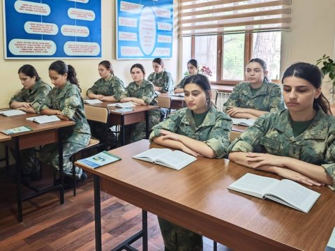 Azərbaycanda ilk - ATU-da qız hərbi həkimlər hazırlanacaq