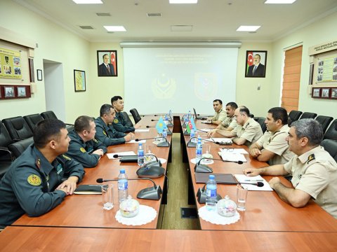 В Баку встретились азербайджано-казахстанские военные специалисты