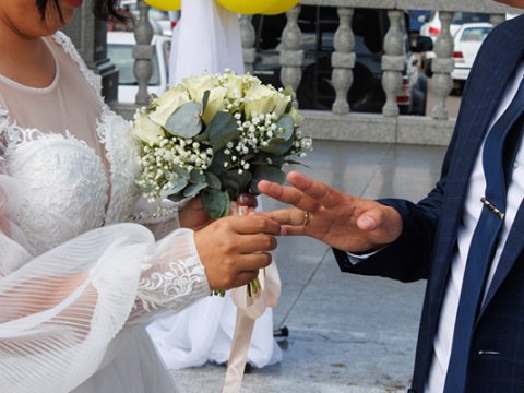 Evlənənlərin sayı artıb, boşananlar AZALIB