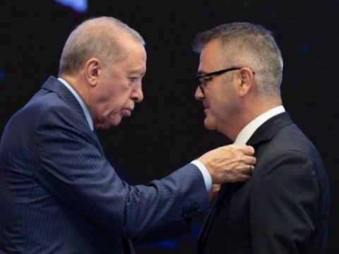 В CHP еще две скандальные отставки