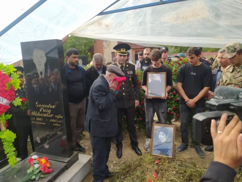 Təhsili yarımçıq qoyub döyüşə yollanan şəhid dəfn olundu - FOTO