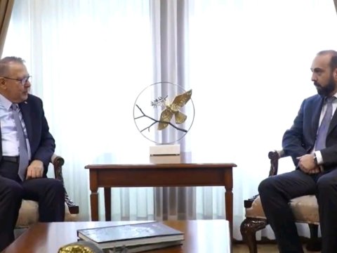 Mirzoyan Türkiyə diplomatla görüşdü