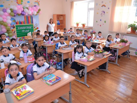 Məktəblərdə şagird sıxlığı: Siniflər hansı hallarda birləşdirilir?