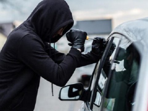 Maşından 5200 manat oğurlayan şəxs tutuldu