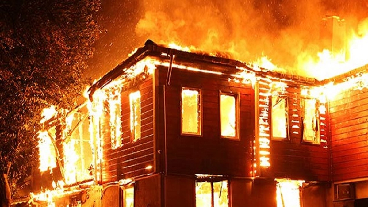 Boşandığı arvadının evini "sənə sürpriz edəcəyəm" deyib, yandırdı