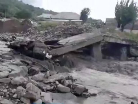Balakəndə sel körpünü DAĞITDI