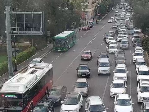 İlk dərs günündə Bakı yolları - Bu küçələrdə tıxac var