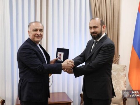 Ermənistan İran səfirinə &ldquo;Dostluq&rdquo; ordeni verdi