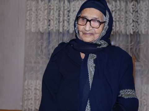 113 yaşlı Xeyrənisə nənə Kəlbəcərdə: “Qonşularımı görməyəndə çox pis oldum, ağladım…”