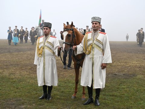 İlham Əliyev həmkarına “Ərgünəş” adlı Qarabağ atı hədiyyə etdi - FOTO