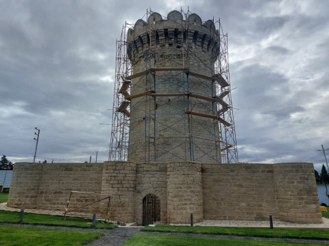 Kiçik Mərdəkan qəsri bərpa olunur - FOTO