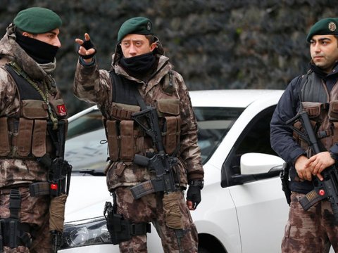 Türkiyədə FETÖ əməliyyatı: 10 hərbçi saxlanıldı