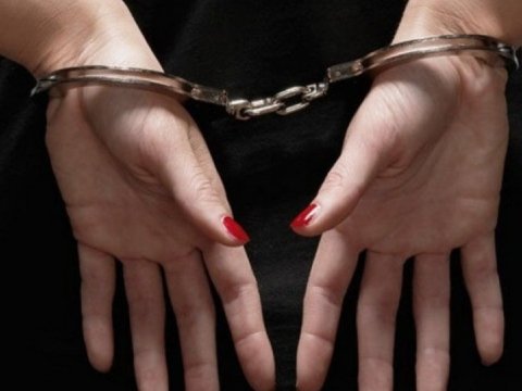 Evdən 45 min manat oğurlayan qadın saxlanıldı