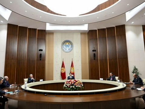 Əli Əsədov Qırğızıstan Prezidenti ilə görüşdü