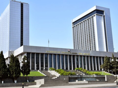 Parlamentdə Dövlət Suverenliyi Günü ilə bağlı konfrans keçirilir