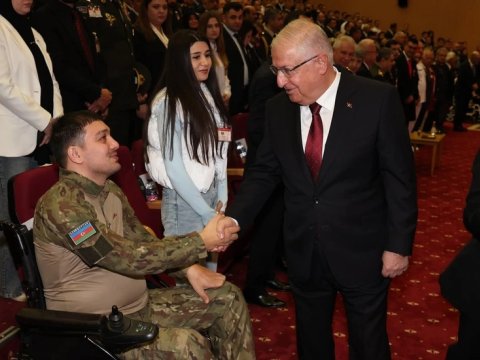 Yaşar Gülər azərbaycanlı qazilərlə görüşdü - FOTOLAR