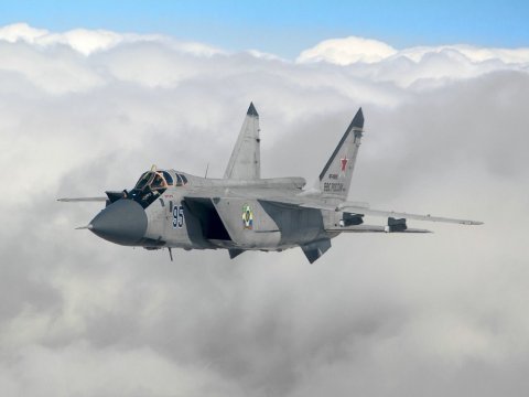 Rusiya qırıcıları paytaxta yaxınlaşdı - NATO hərəkətə keçdi