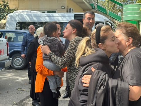 Köç Kəlbəcərə&nbsp;çatdı -&nbsp;Açarlar&nbsp;sakinlərə verildi - YENİLƏNİB