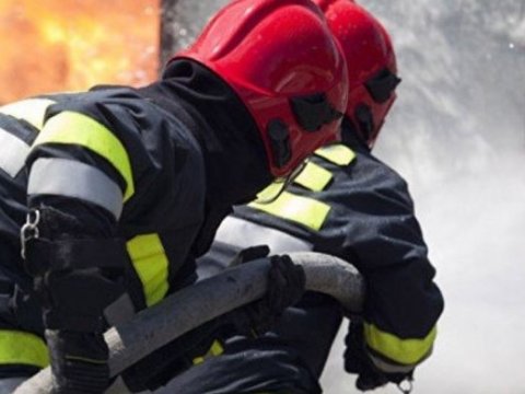 Ağcabədidə 4 otaqlı ev YANDI