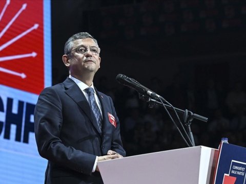 Özgür Özel yeniden CHP Genel Başkanı seçildi