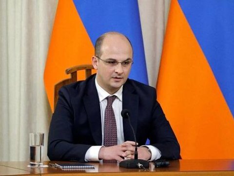 Simonyan Bakü\'den Erivan\'a döndü