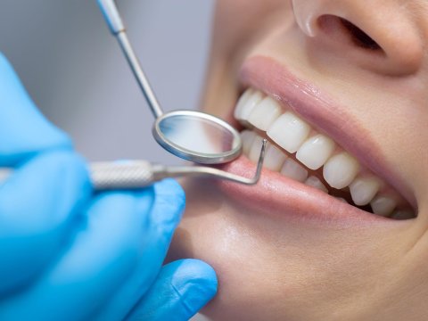 Bakıda sertifikatsız stomatoloqa görə klinika CƏRİMƏLƏNDİ