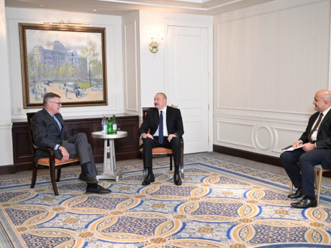 Prezident Nyu-Yorkda Corc Volkerlə danışıqlar apardı